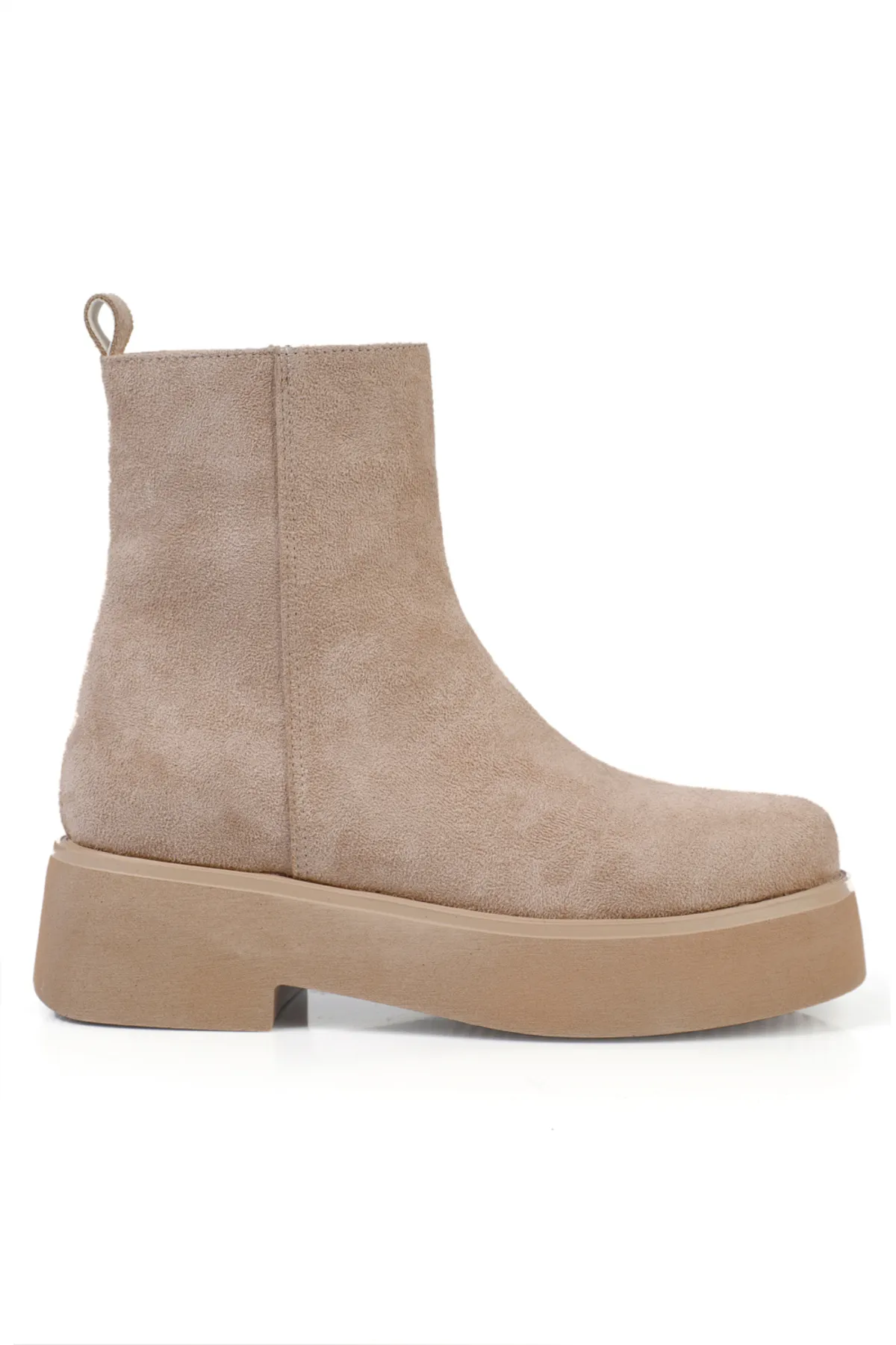 Capone Outfitters  Damenstiefel mit runder Spitze, seitlichem Reißverschluss und Trak-Sohle