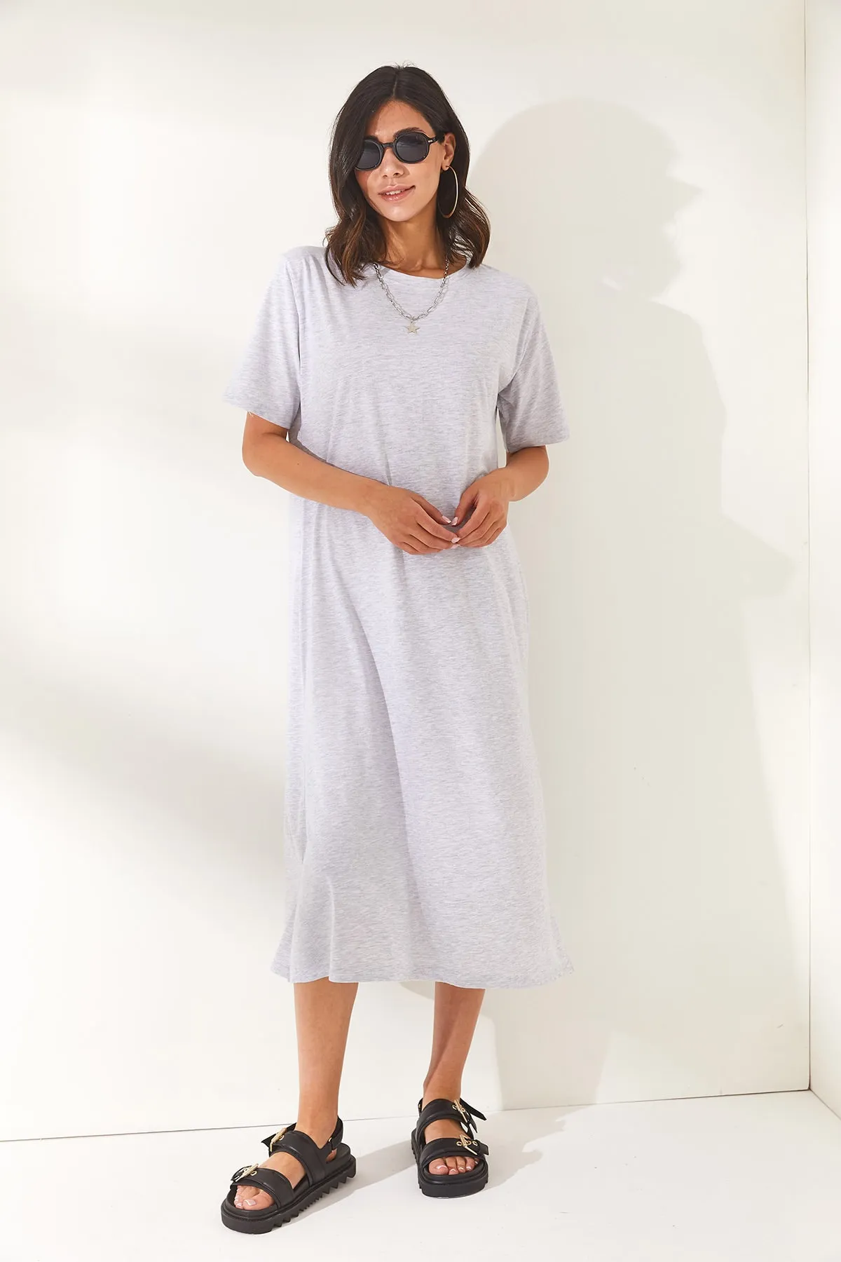 Olalook  Graues Oversize-Baumwollkleid mit seitlichem Schlitz für Damen ELB-19001880