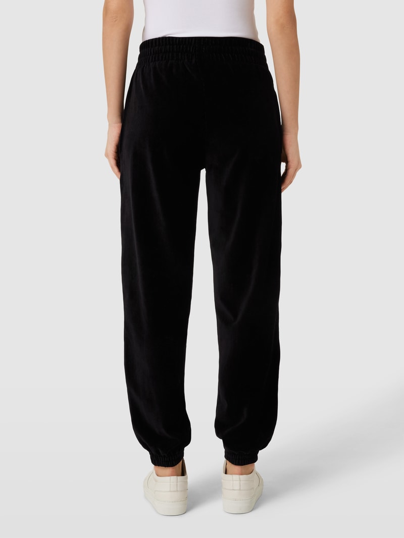 Regular Fit Hose aus Samt mit Label-Patch in black