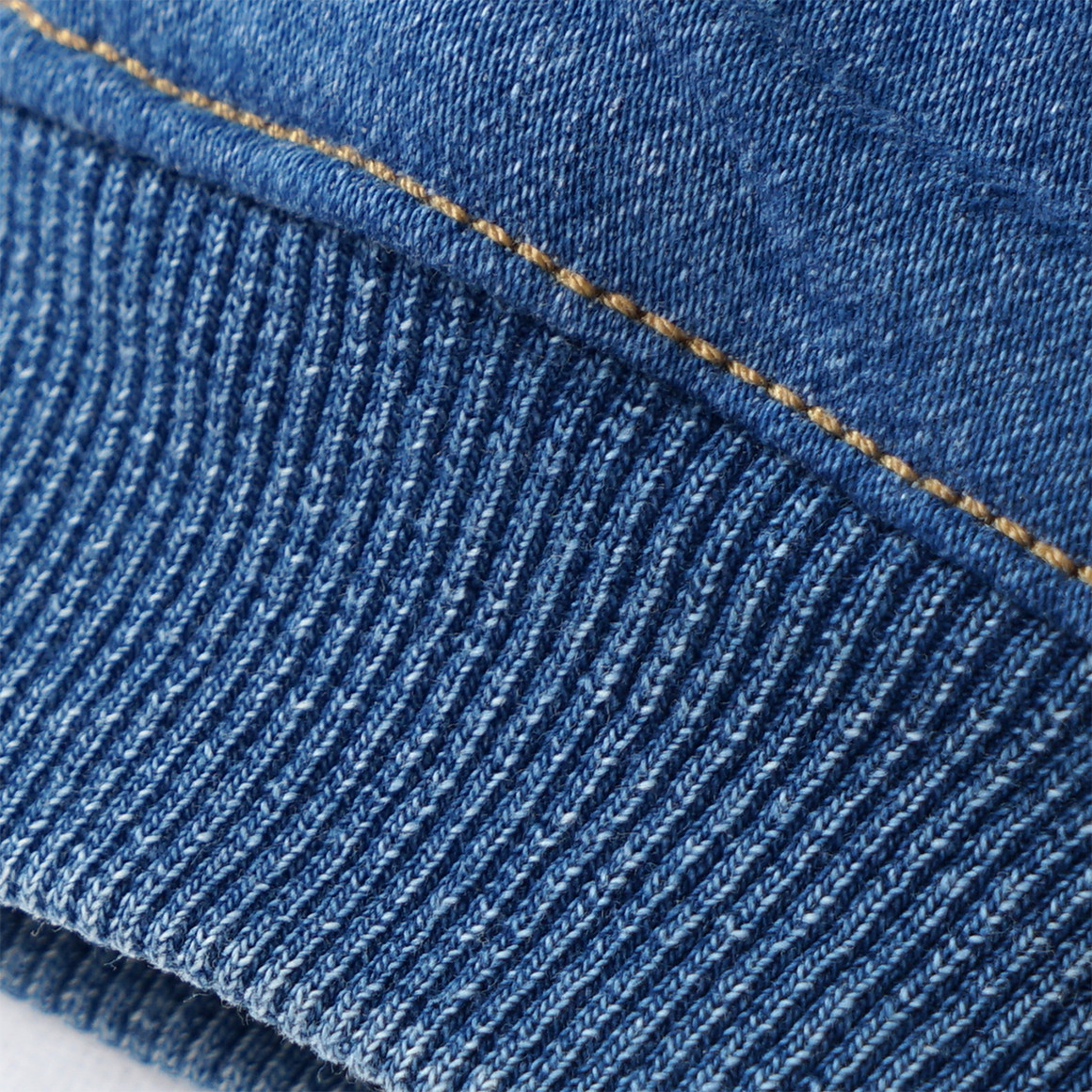 Baby Jeans aus leichtem Denim
