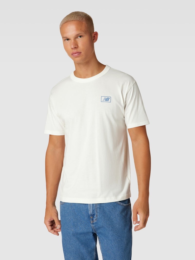 T-Shirt mit Label-Detail in offwhite