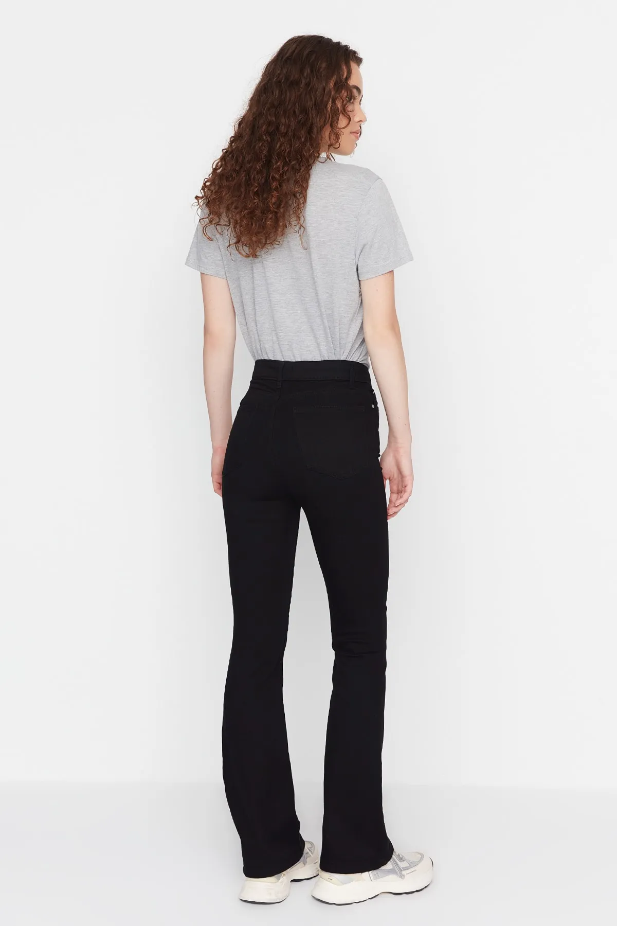 Trendyol Collection  Schwarze, lichtechte High Waist Flare Jeans TWOAW23JE00250
