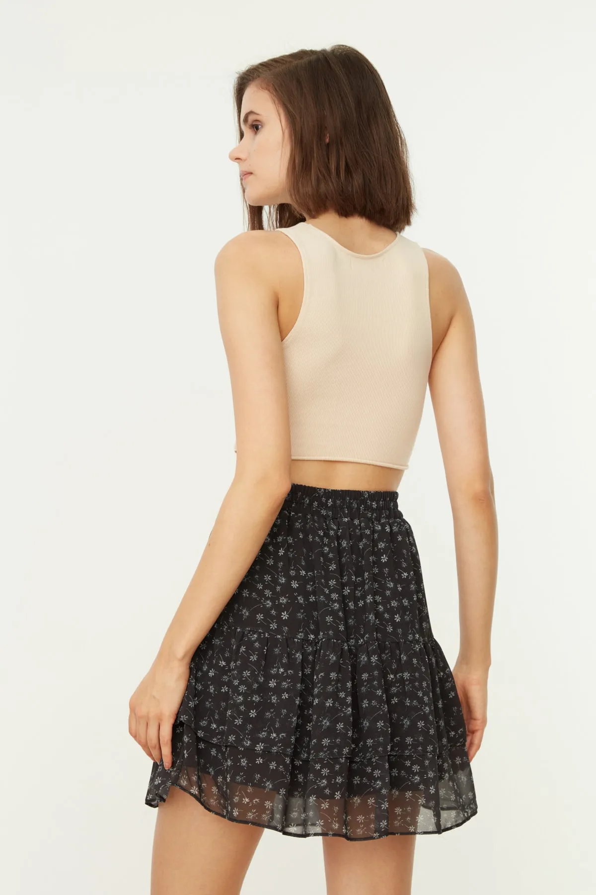 Trendyol Collection  Schwarzer, mit Blumen gefütterter Volant-Chiffon-Mini-Webrock TWOAW21ET0410