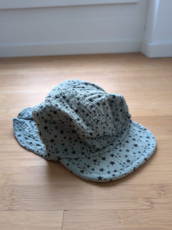 Sterntaler Wende-Nackenschutzcap in Grün - ungetragen! günstig kaufen 53 cm