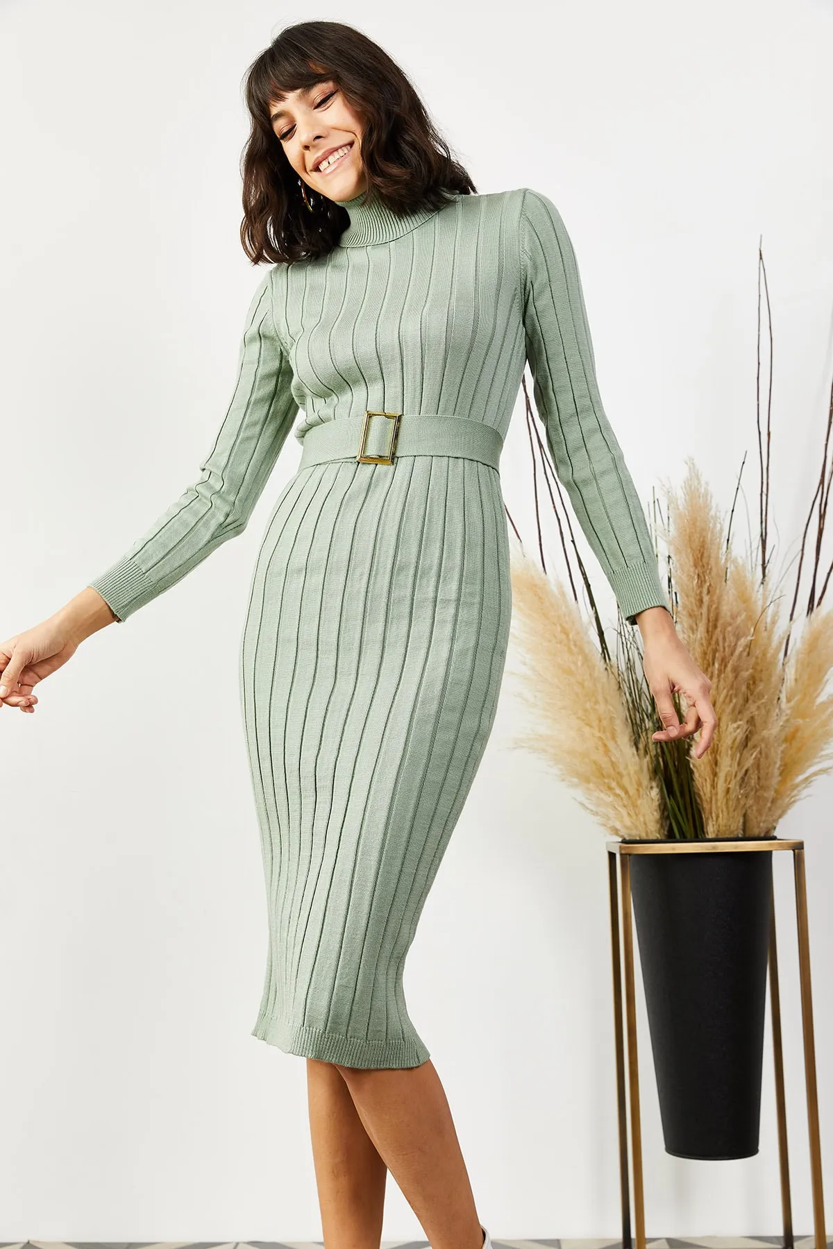Olalook  Aquagrünes, dickes, geripptes Strickkleid mit Gürtel für Damen ELB-19001014