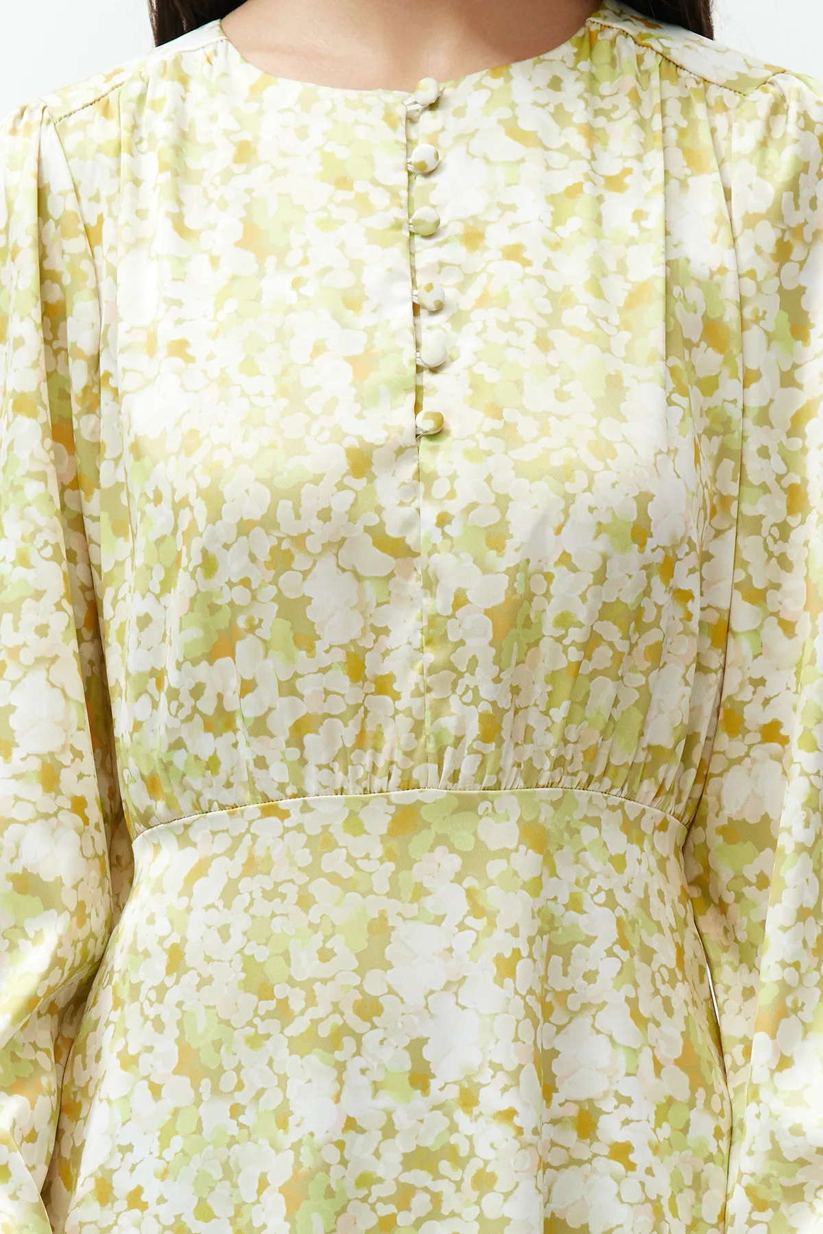Trendyol Modest  Hellgrünes, gewebtes Kleid mit Blumenmuster vorne und Knöpfen TCTSS24EB00087