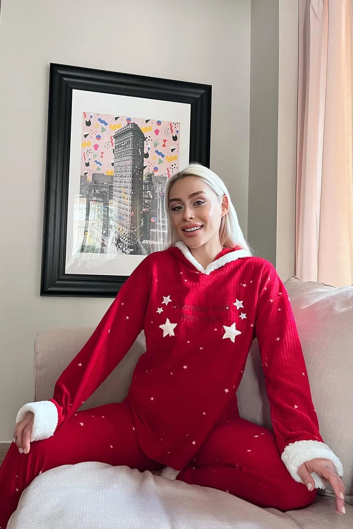 Pijamaevi  Roter Everyday Magic gemusterter Plüsch-Fleece-Pyjama mit Kapuze