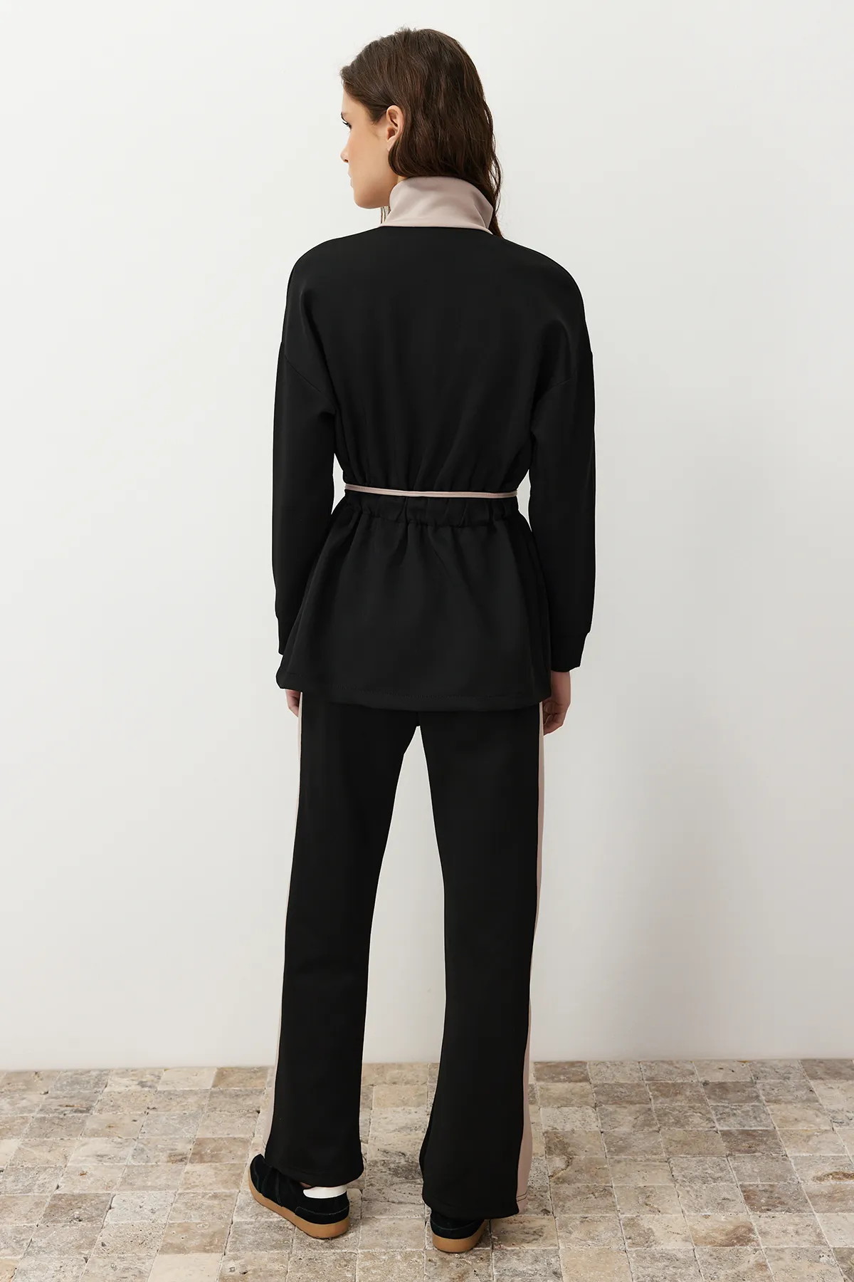 Trendyol Modest  Set aus Unterteil und Oberteil aus Scuba-Strick mit schwarzer Paspelierung TCTAW24US00071