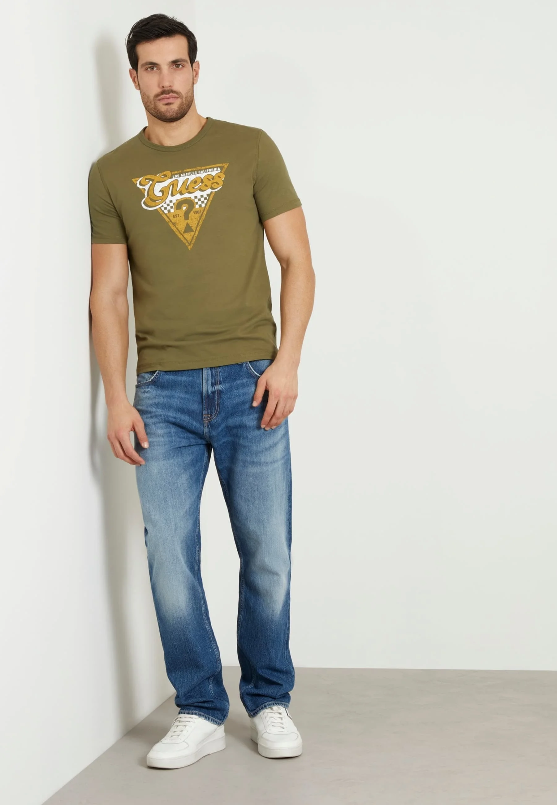 Guess MIT LOGODREIECK - Camiseta con estampado