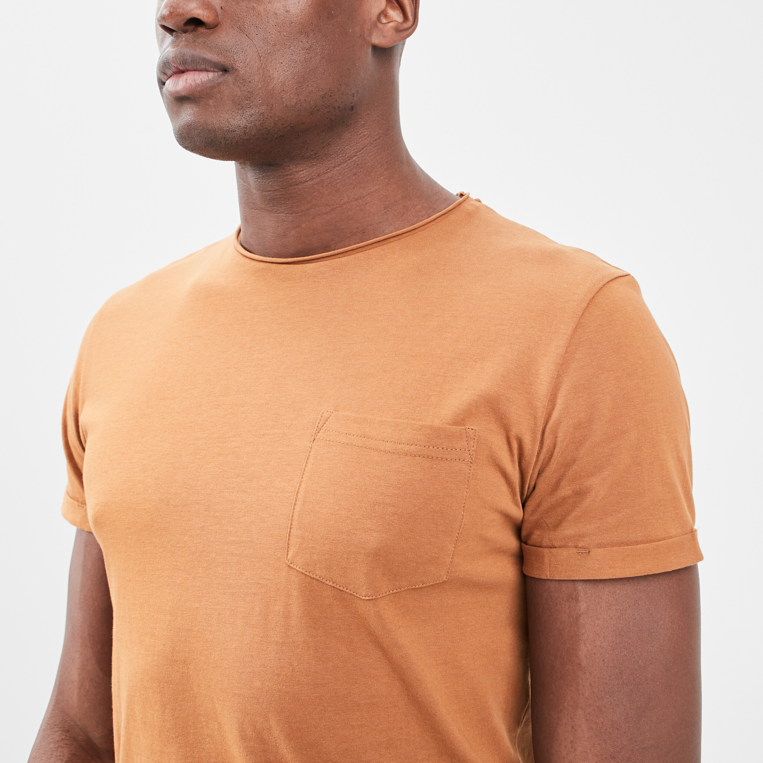 T-shirt col rond avec poche plaquée camel homme | La Halle