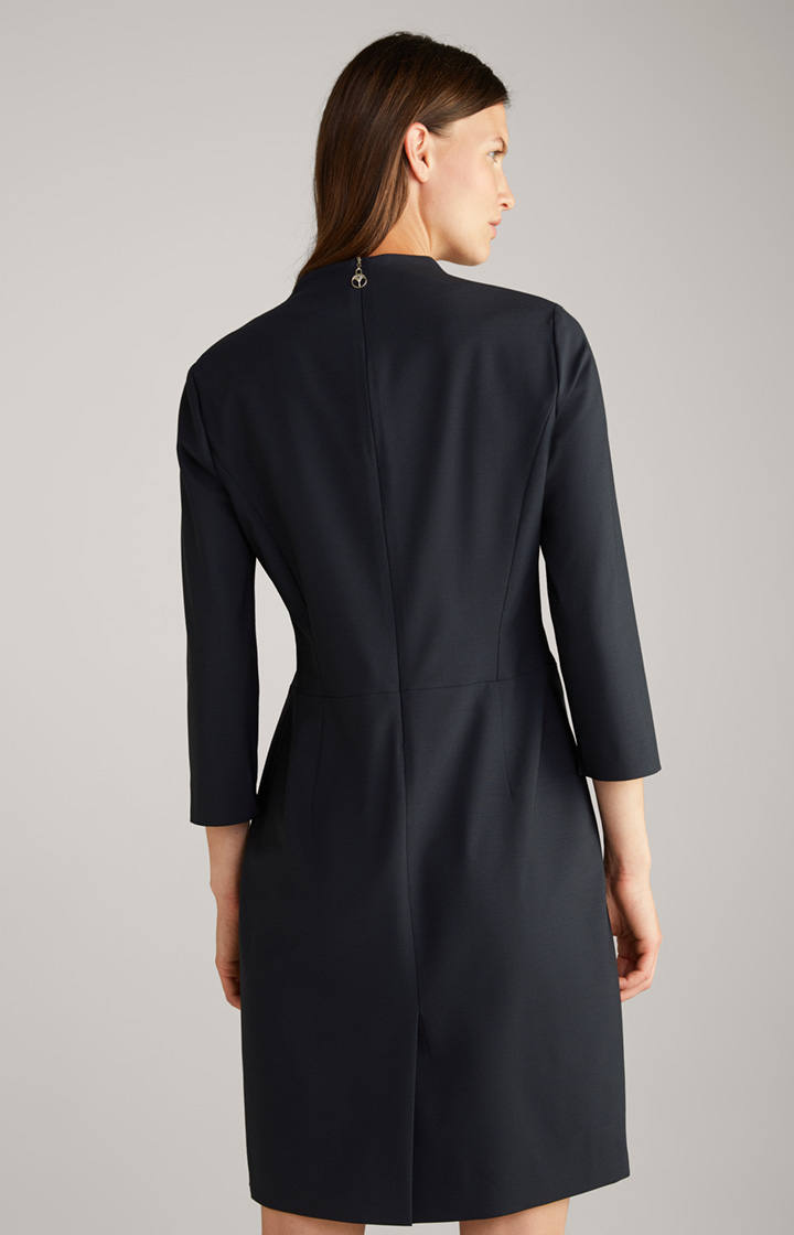 Etuikleid in Navy