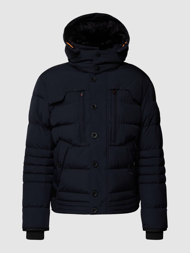 Steppjacke mit Label-Patch in marineblau