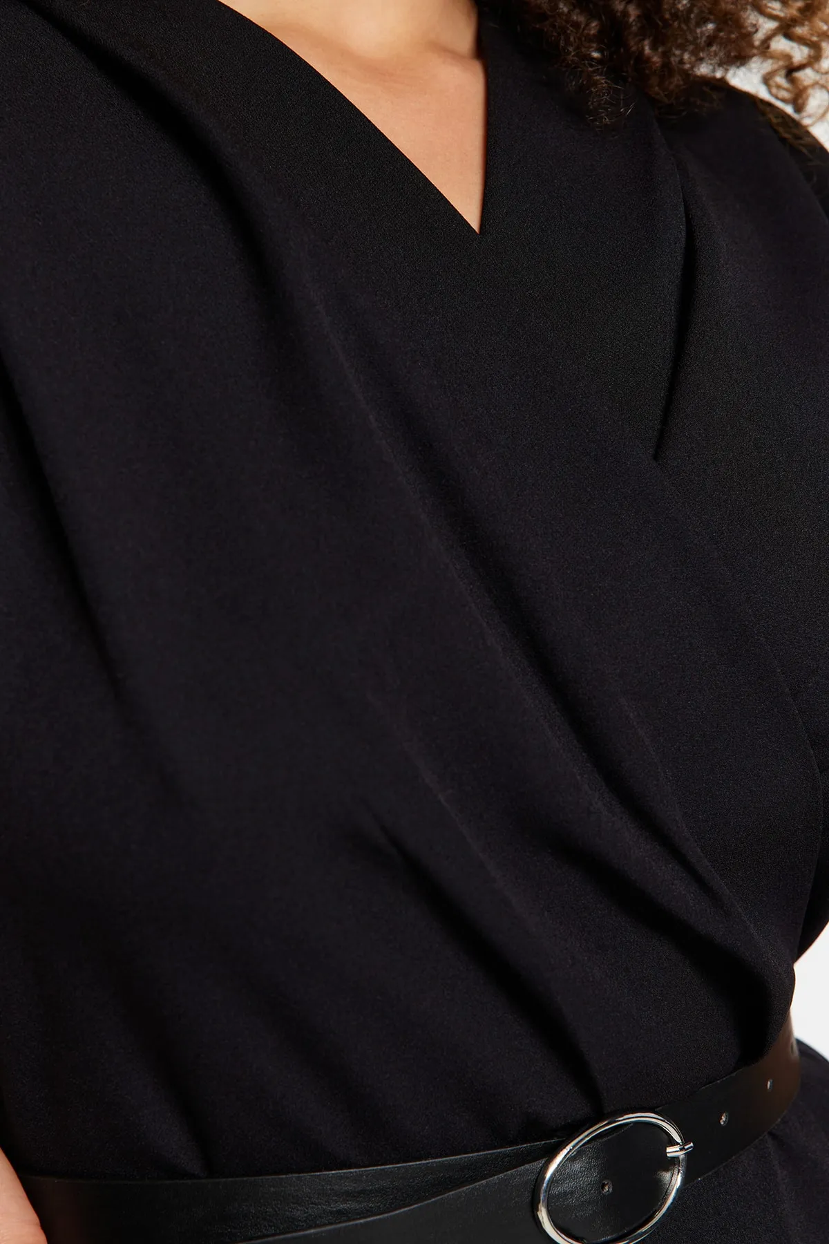 Trendyol Curve  Schwarzer gewebter Overall mit Gürtel TBSSS23BG00004
