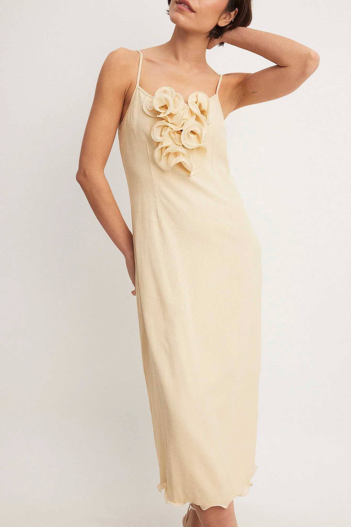 Gerafftes Midikleid aus Krepp