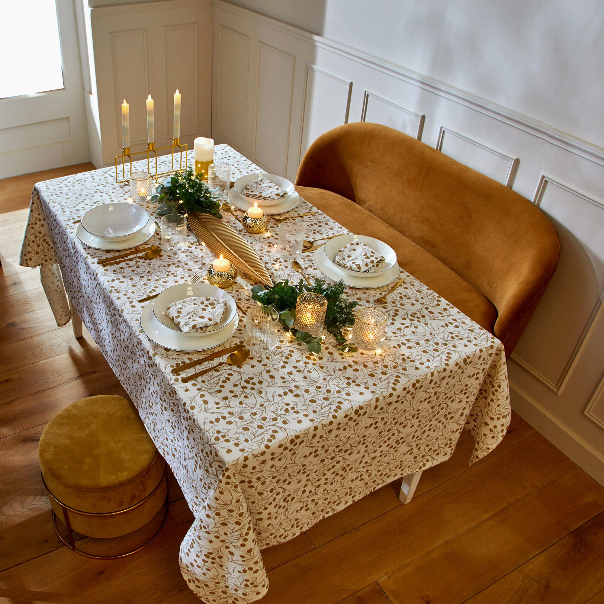 Nappe imprimée petites feuilles coloris doré