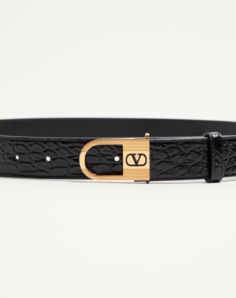 Cinto VLogo Signature de 30 mm em couro de crocodilo com detalhe de logotipo esmaltado