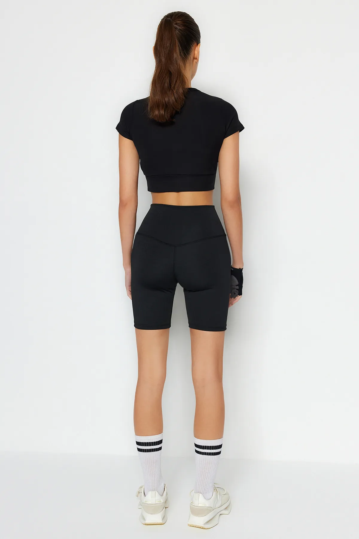 Trendyol Collection  Schwarze gestrickte Sport-Leggings mit Geruchshemmung für Radfahrer/Biker/kurze Radfahrer THMSS23TY00040