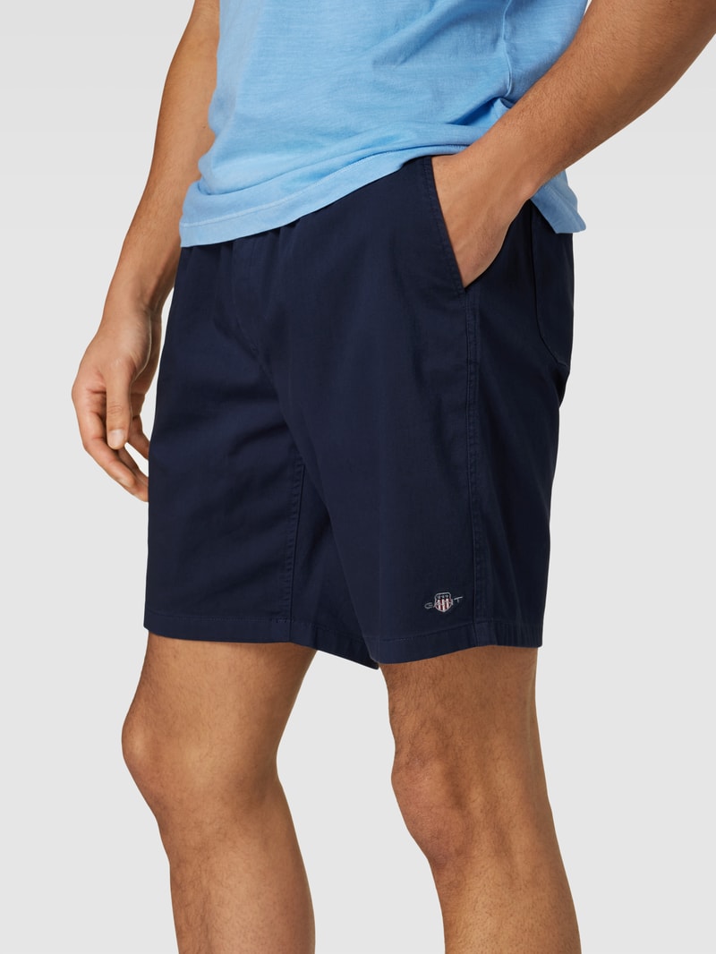 Sweatshorts mit Label-Patch in marineblau