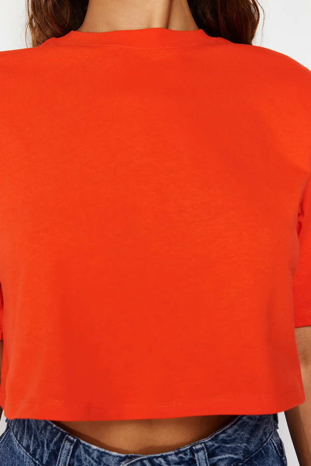 Trendyol Collection  Hochwertiges rotes Kurzstrick-T-Shirt aus 100 % Baumwolle TWOSS23TS00038