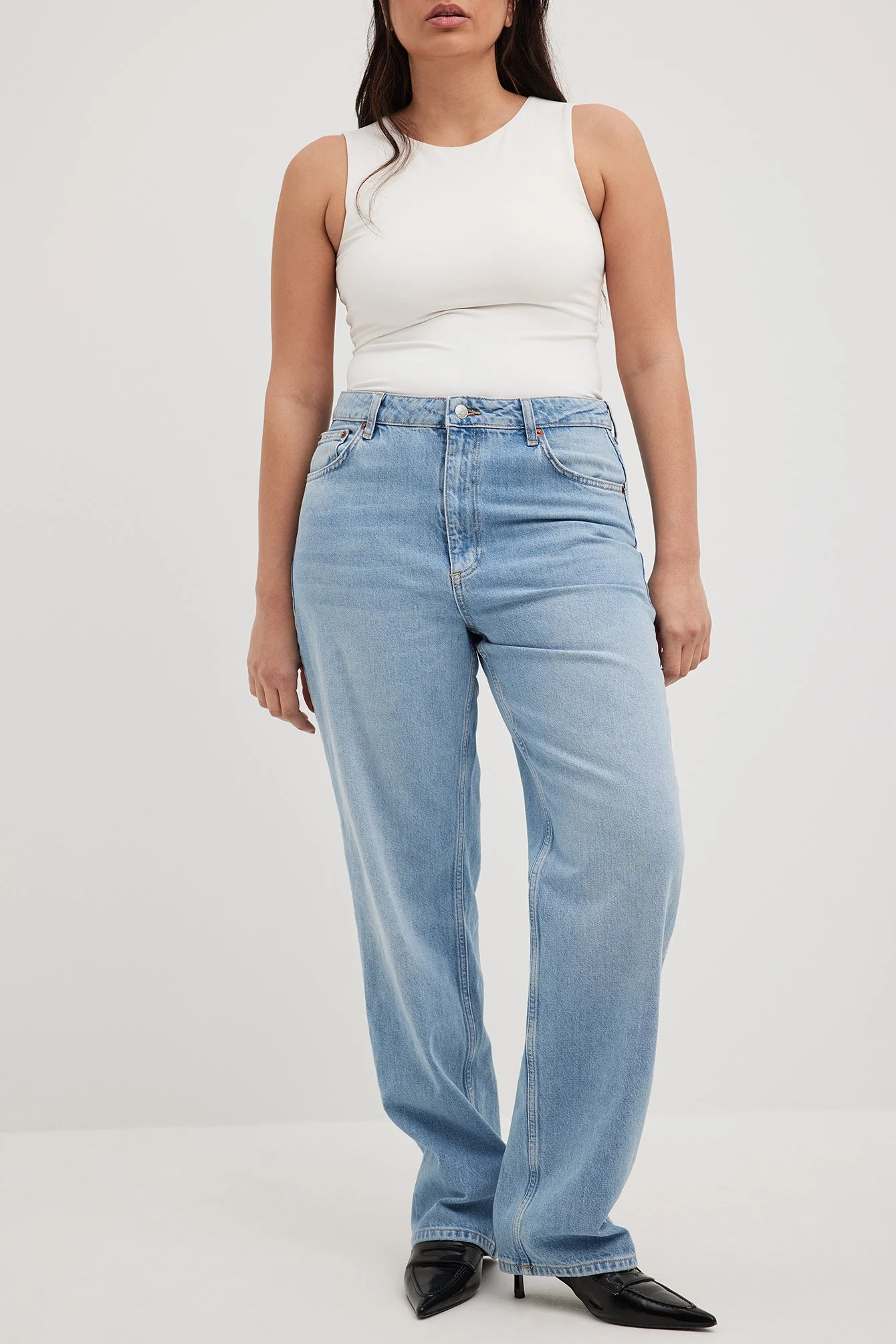 Gerade geschnittene Jeans mit hoher Taille