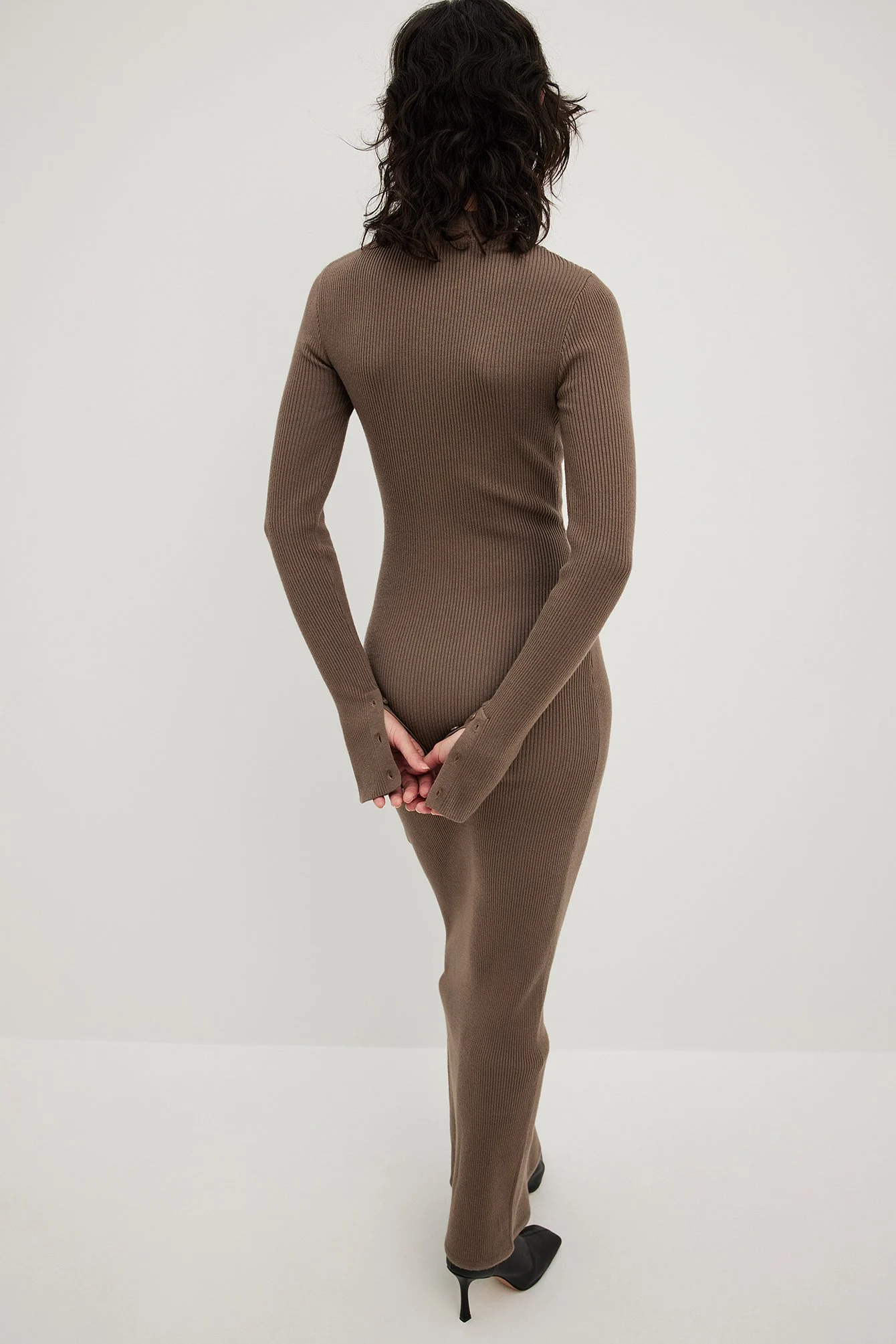 Gestricktes Kleid mit Cut-Out