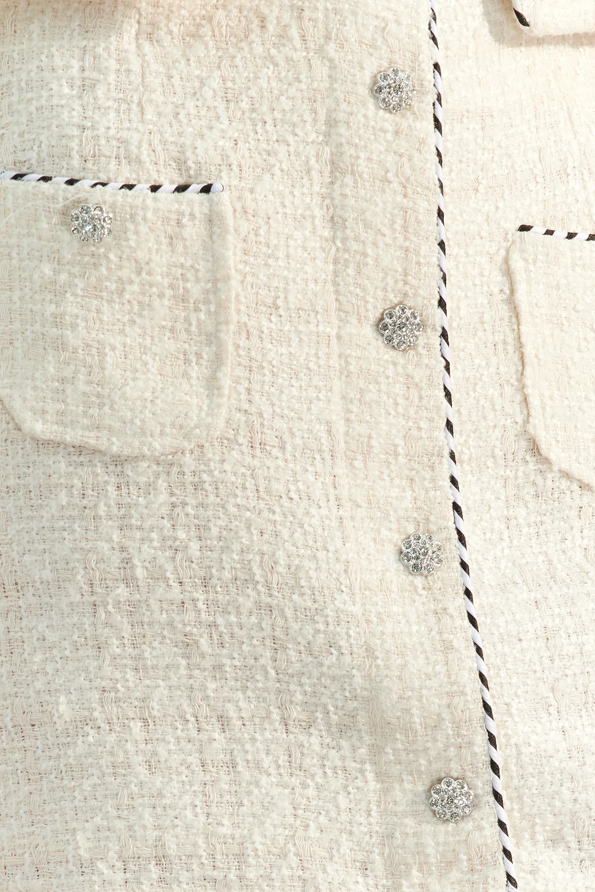 Trendyol Collection  Ecrufarbener, gewebter Minirock aus hochwertigem Tweedstoff mit Knopfleiste, limitierte Auflage TWOAW24ET00286