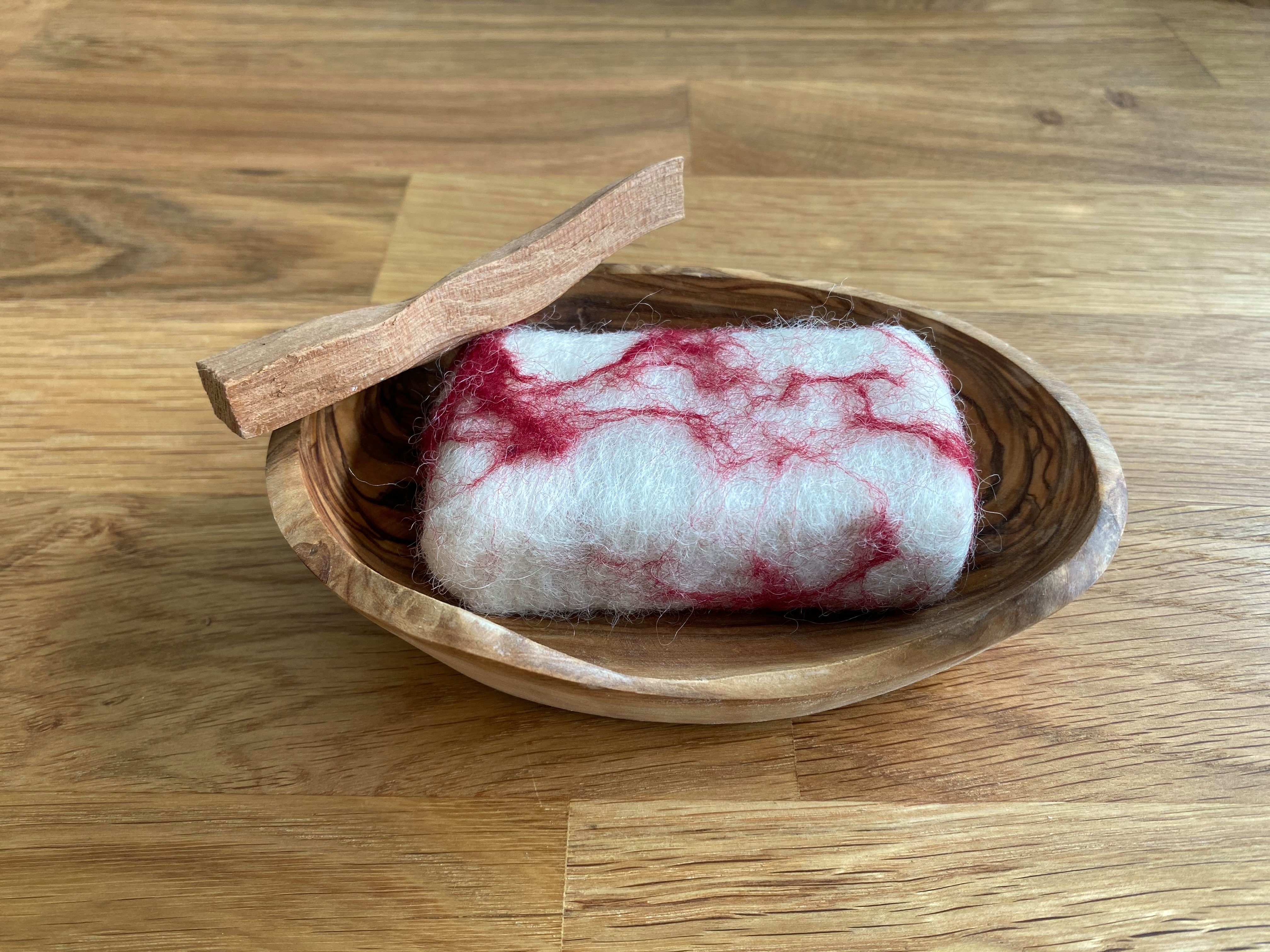 Soapbrothers Seifen-Set Geschenk-Box Naturkosmetik und Olivenholzseifenschale 8 versch. Düfte, 2-tlg., Naturkosmetik