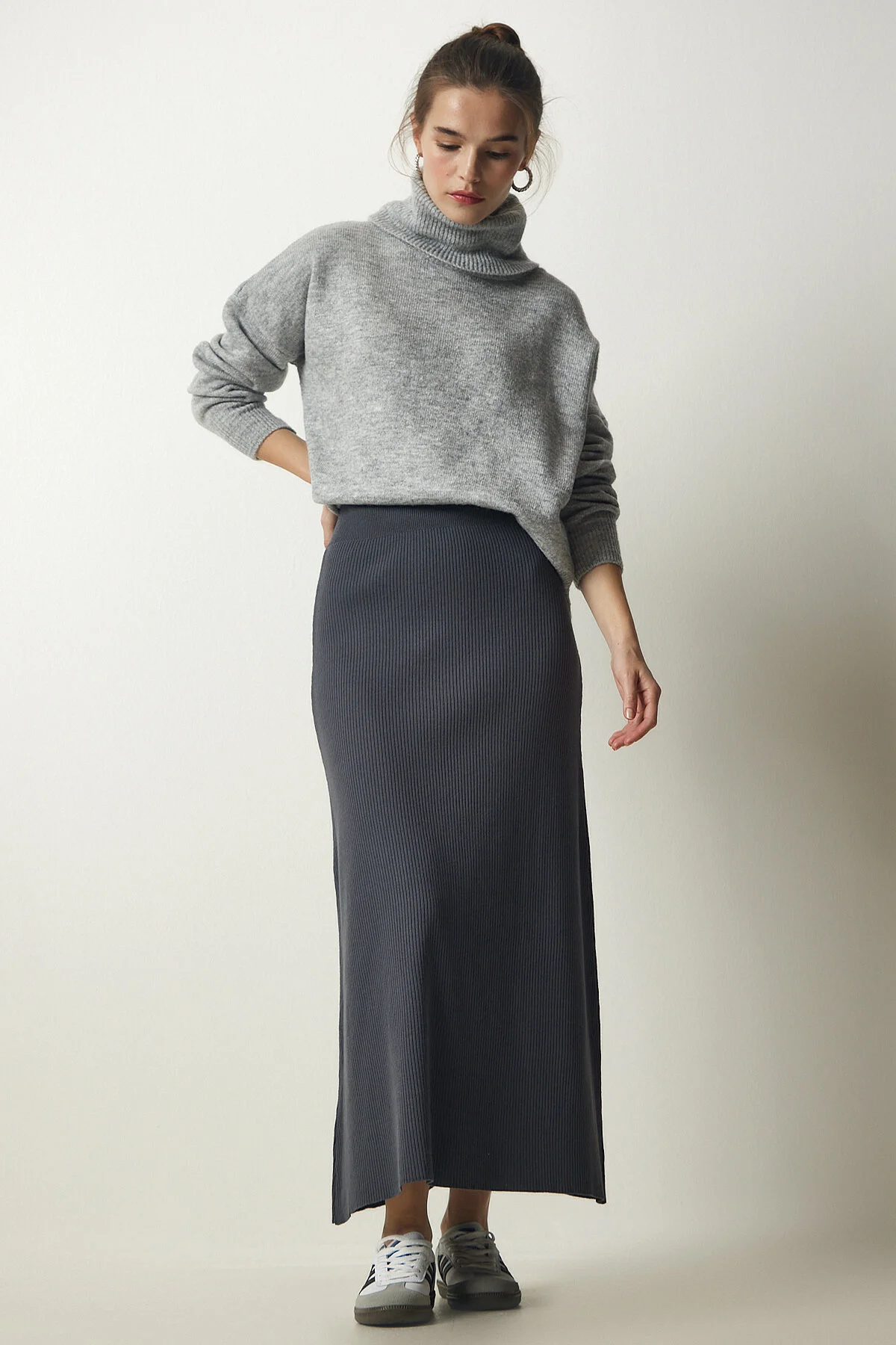 Happiness İstanbul  Anthrazitfarbener Rippstrickrock für Damen PN00082