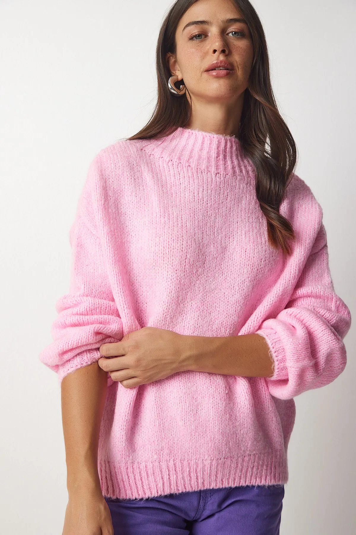 Happiness İstanbul  Hellrosa Basic-Sweatshirt aus Strick mit Stehkragen für Damen MX00127