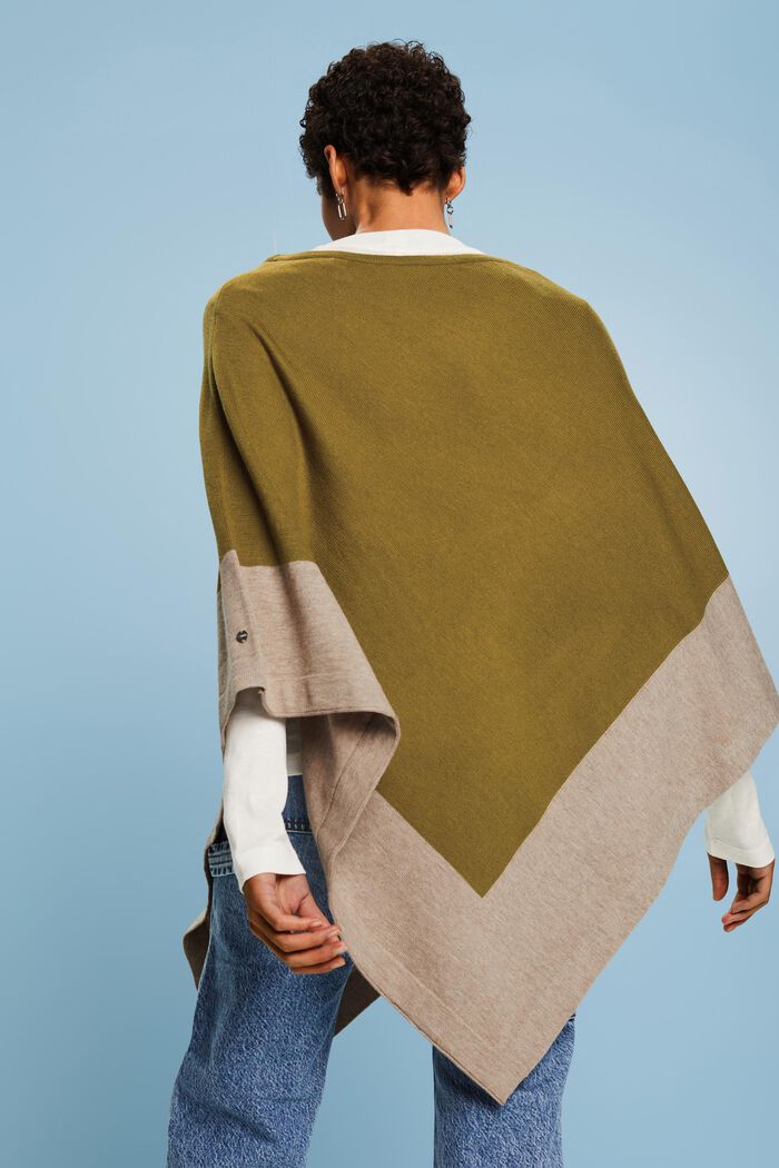 Poncho mit Zipfelsaum