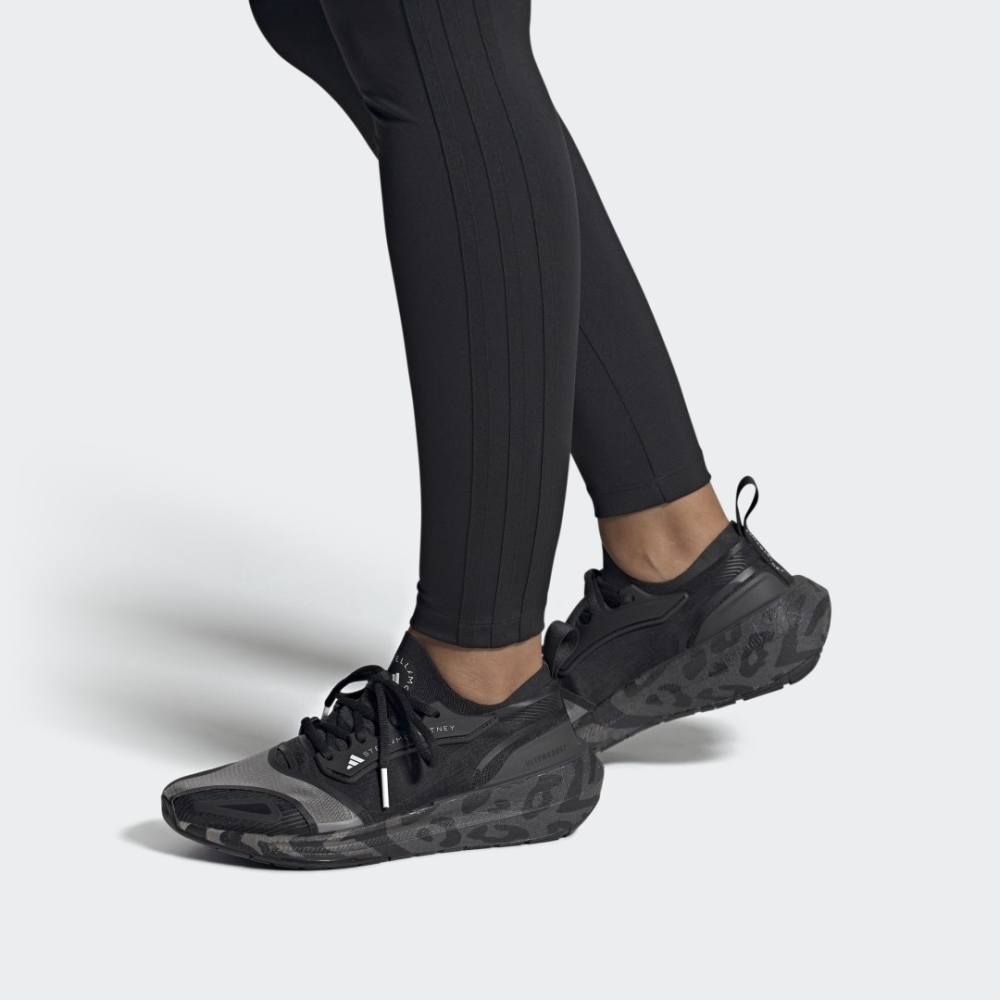 adidas Stella McCartney Ultraboost x Light HQ8666 / schwarz