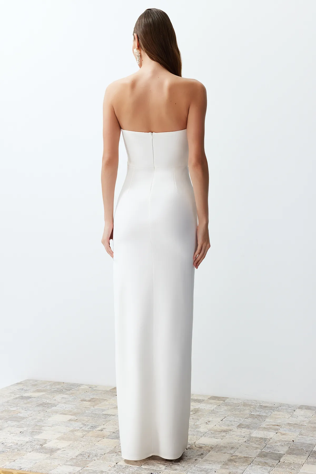 Trendyol Collection  Weißes, körperbetontes Brautkorsett, detailliertes Hochzeits-/Hochzeits-langes Abendkleid TPRSS24AE00069