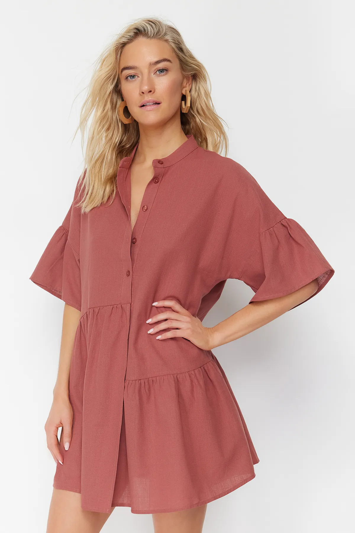 Trendyol Collection  Tile Wide Fit Mini-Strandkleid mit gewebtem Volant aus 100 % Baumwolle TBESS20EL0873
