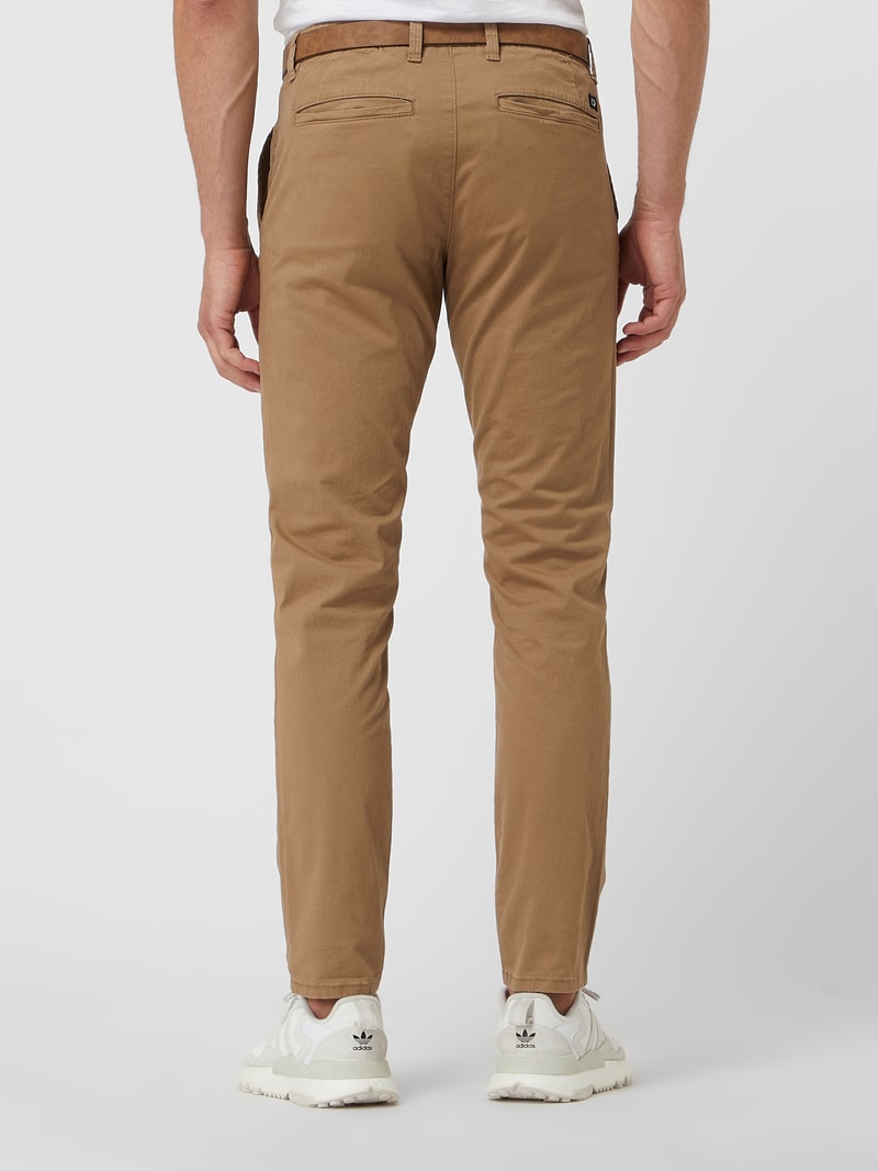 Slim Fit Chino mit Gürtel in camel