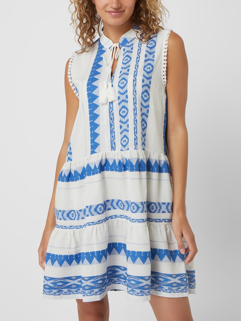 Kleid mit Ikatmuster in weiß
