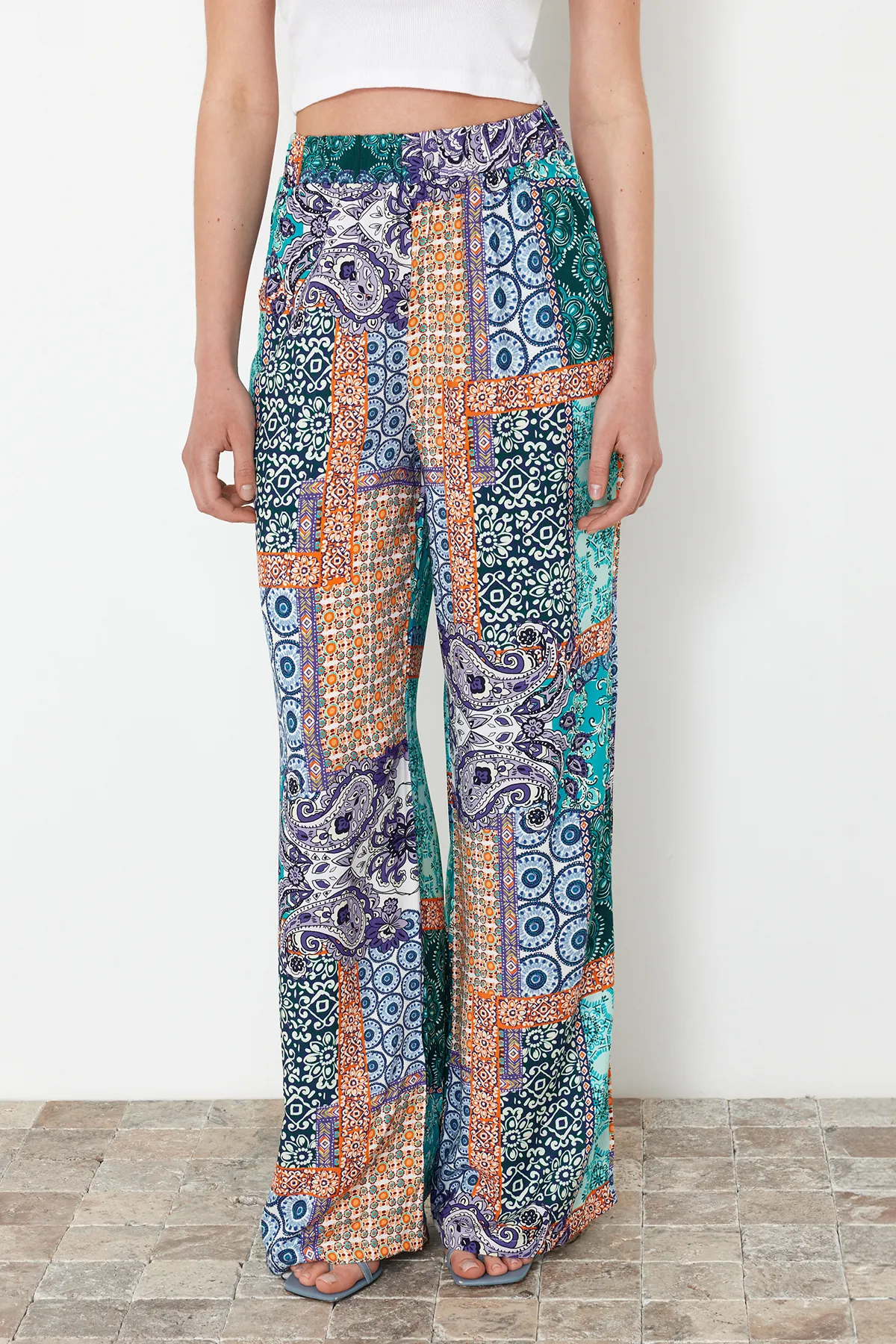 Trendyol Collection  Blauer Kimono mit Schalkragen und weitem Bein, gewebtes Viskoseoberteil und Unterteil TWOSS24AU00026