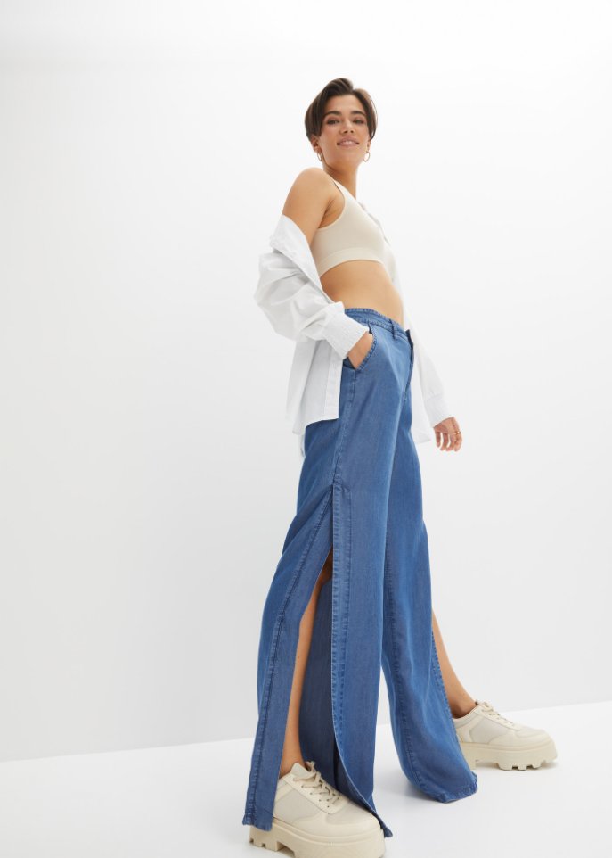 Weite Jeans mit Schlitz aus nachhaltigem Lyocell