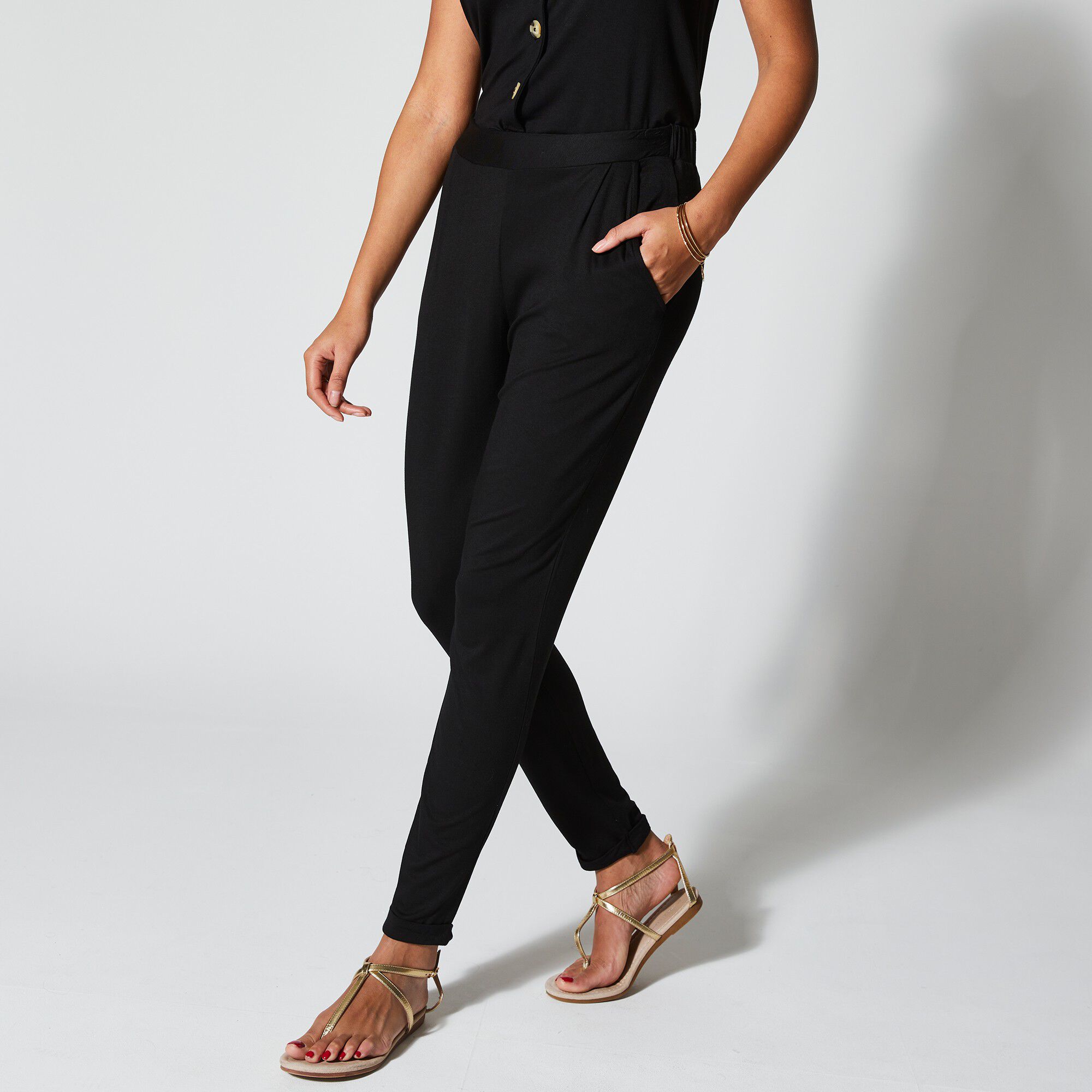 Pantalon fuselé taille élastiquée maille fluide unie