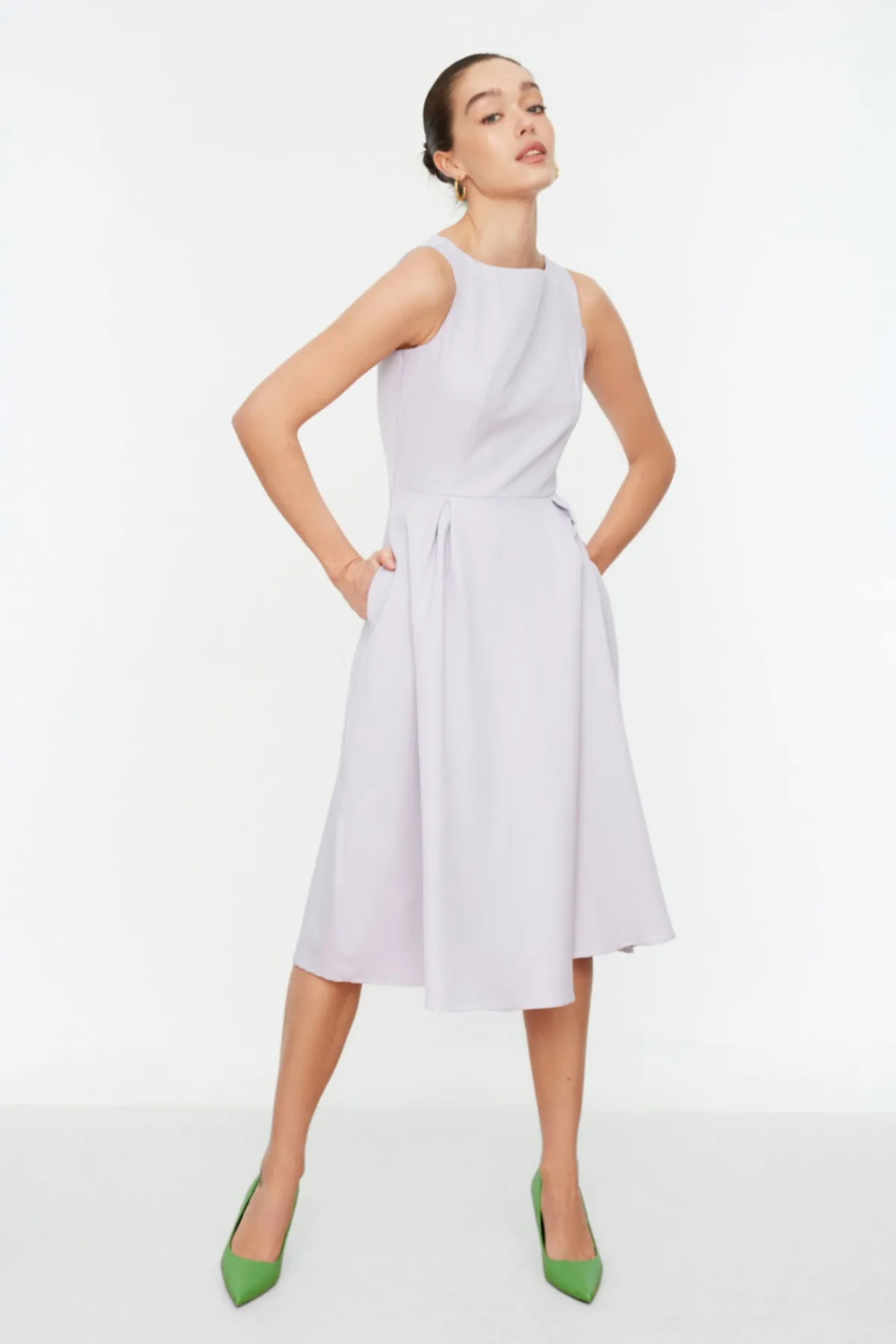 Trendyol Collection  Lilafarbenes, plissiertes Webkleid TWOSS20EL0980