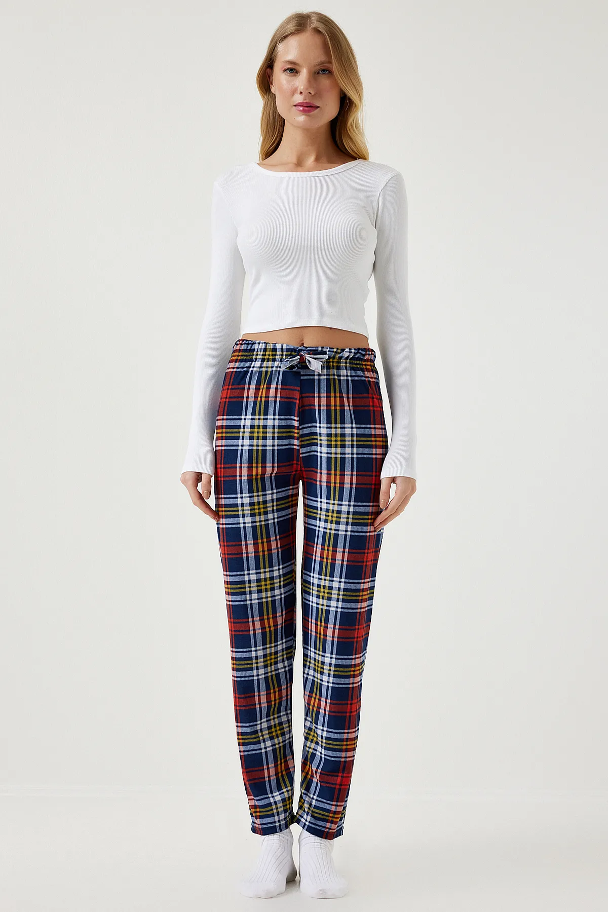 Happiness İstanbul  Marineblaue Pyjamahose aus weichem Strick mit Muster für Damen CE00089
