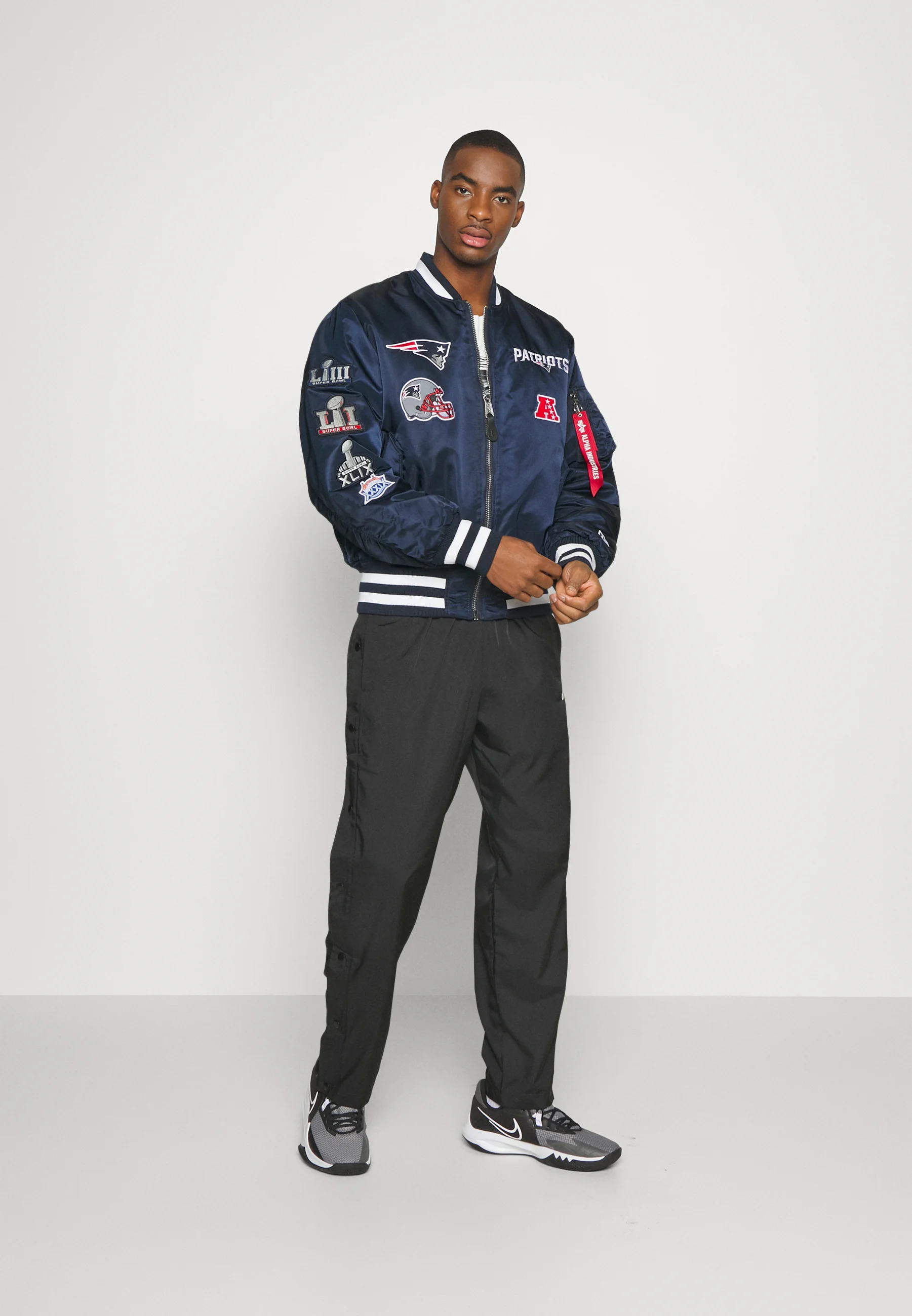 Chaqueta bomber NFL ALPHA INDUSTRIES NEW ENGLAND PATRIOTS de New Era - Cortavientos
