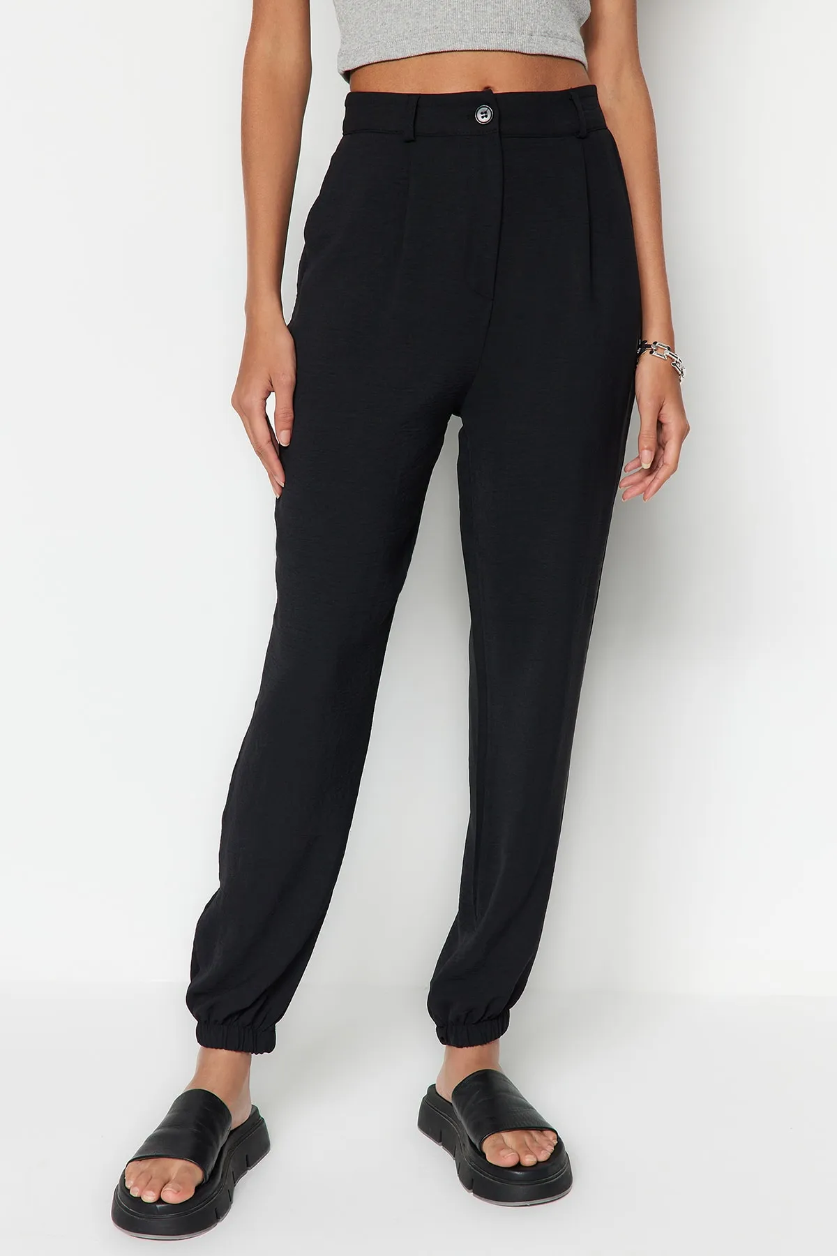 Trendyol Collection  Schwarze Hose TWOSS23PL00165