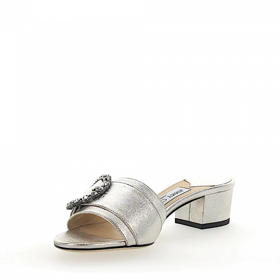 Jimmy Choo - Pantoletten GRANGER 35 Nappaleder silber Zierschnalle schmucksteine - silber