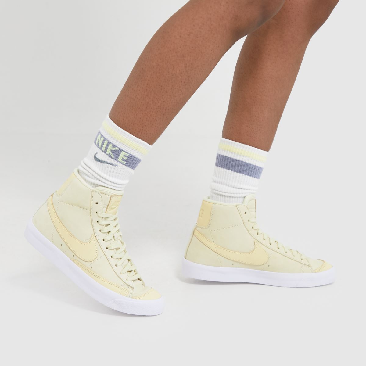 Tenisky Nike Blazer Mid 77 LX v béžové barvě