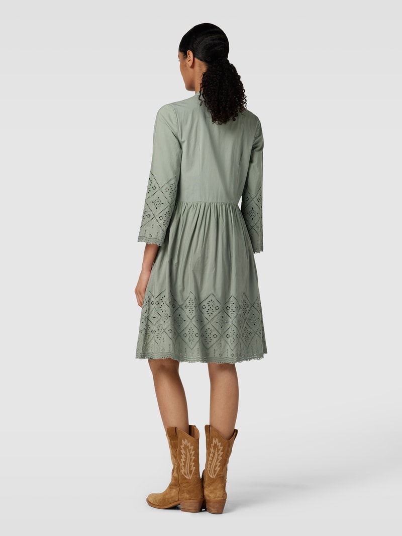 Knielanges Kleid aus Baumwolle mit Lochstickerei in lindgrün