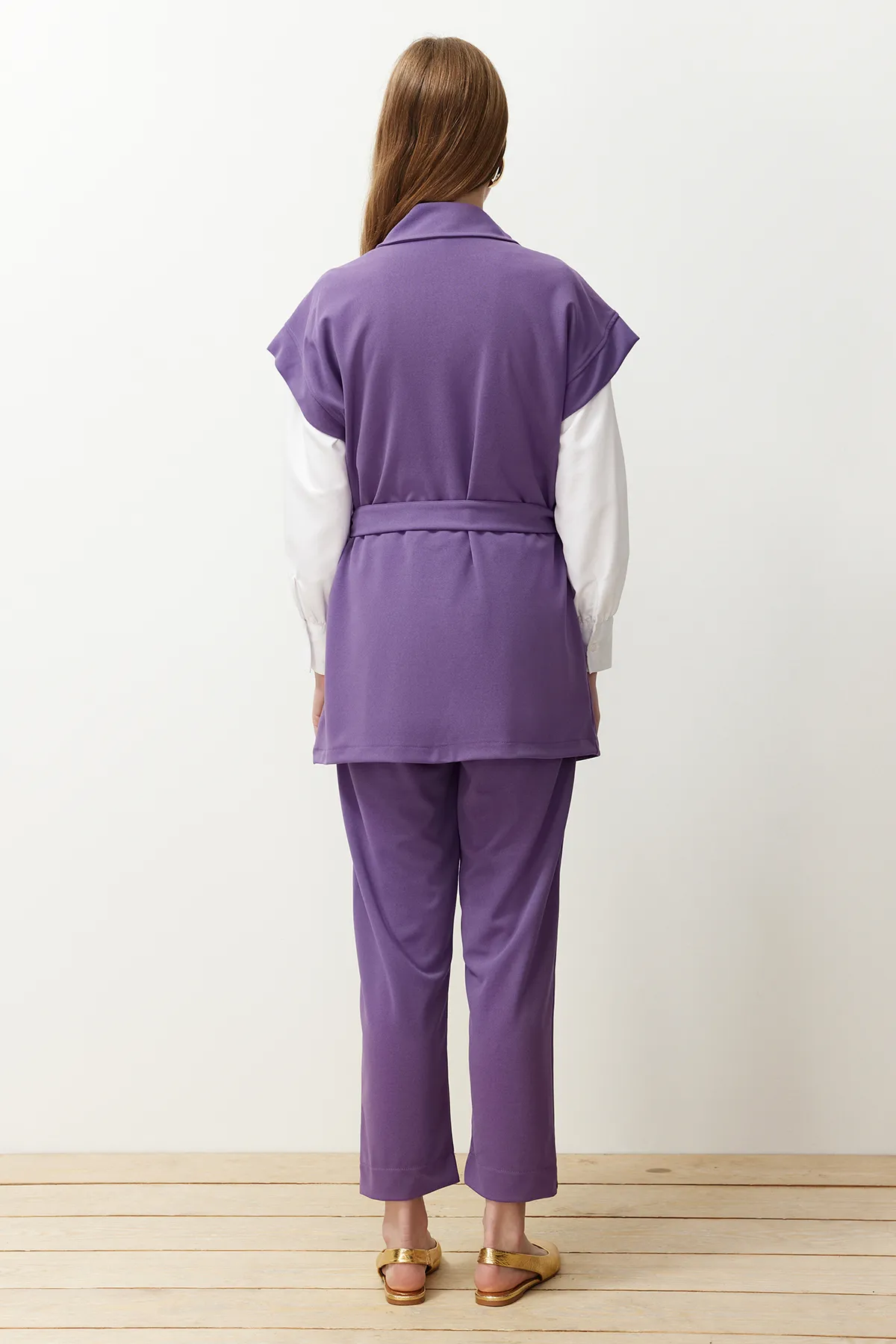 Trendyol Modest  Lila-goldener Strickanzug mit Weste und Hose und Knöpfen TCTAW22US0062