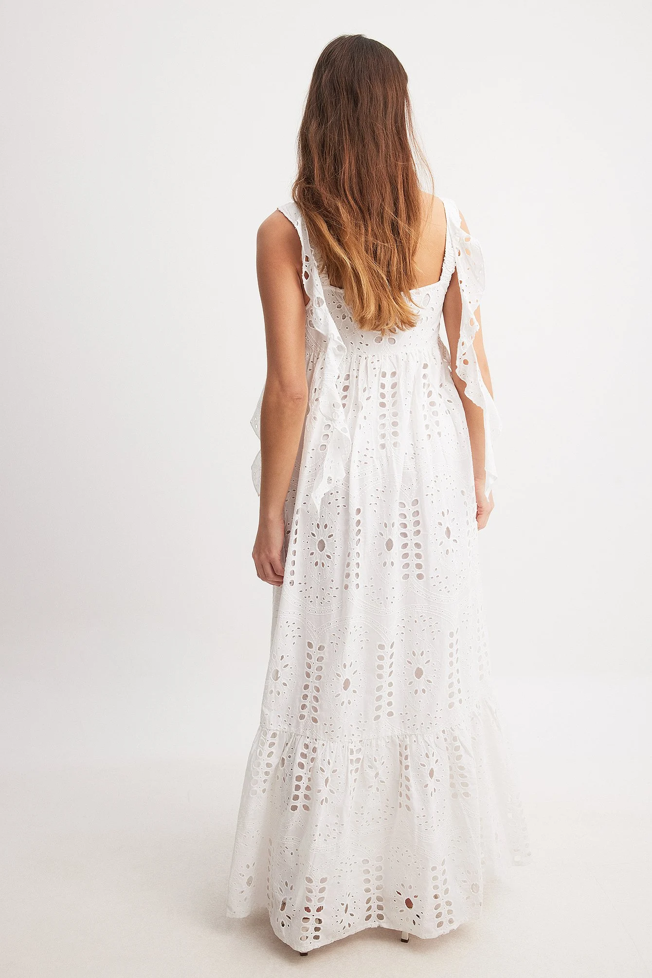 Maxikleid mit Anglaise-Stickerei und Rüschen an den Schultern