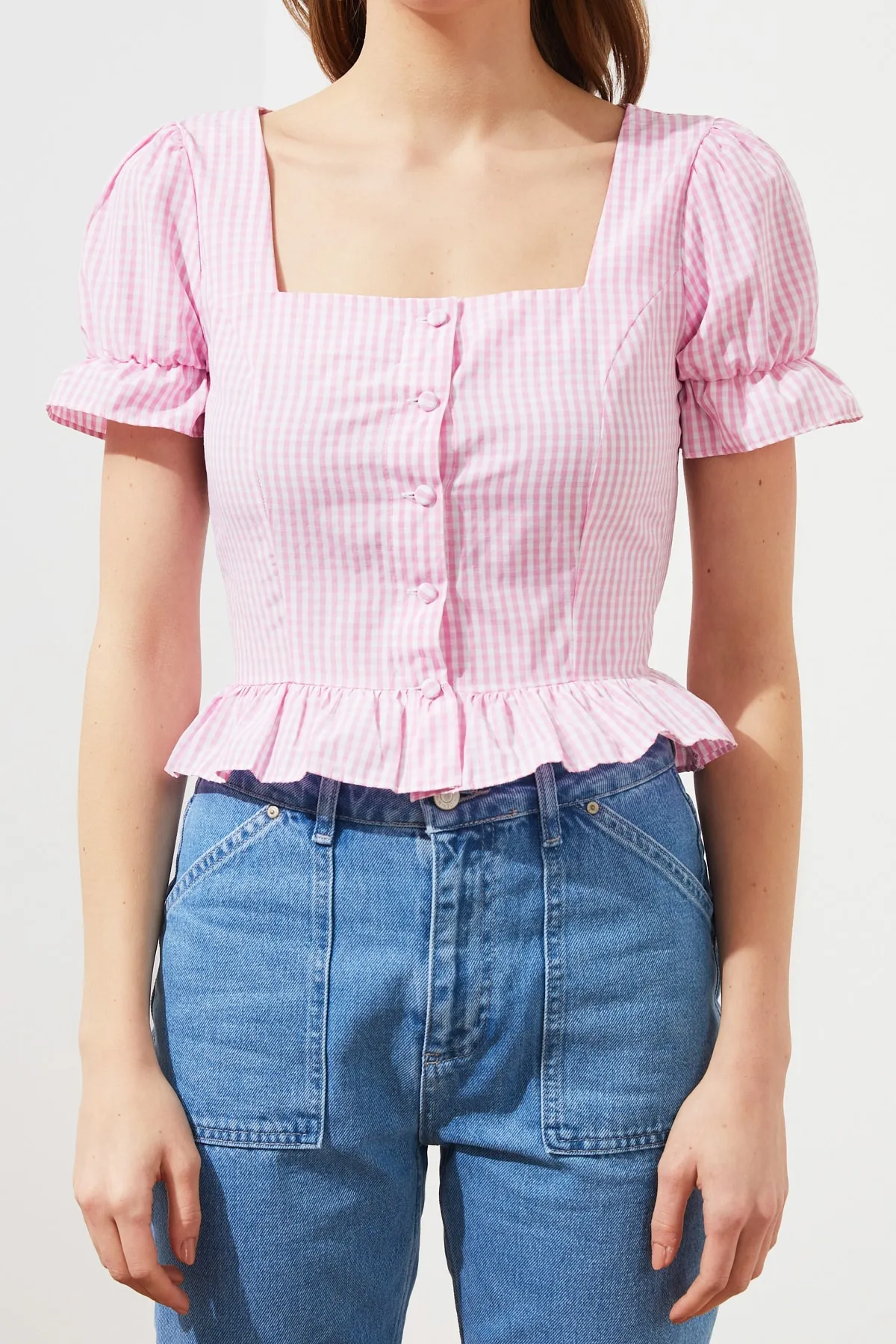 Trendyol Collection  Rosafarbene, gewebte, geknöpfte Gingham-Bluse mit quadratischem Ausschnitt TWOSS21BZ0820