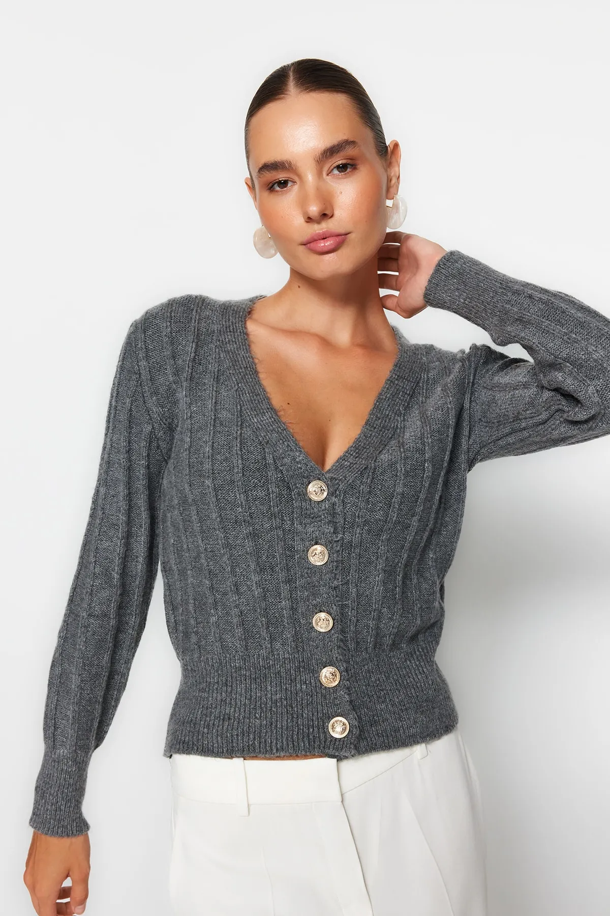 Trendyol Collection  Grauer, weich strukturierter Strick-Cardigan TWOAW24HI00152