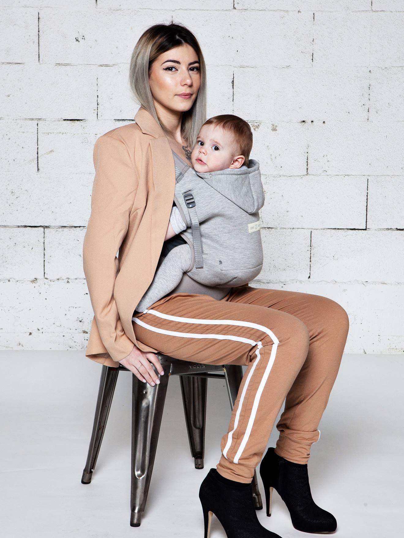 Pack HoodieCarrier + cale-tête et réhausseur LOVE RADIUS gris flanelle